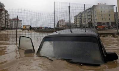 На российском курорте из-за урагана и ливня готовятся к эвакуации людей