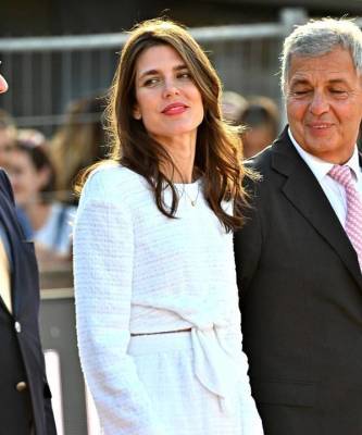 Бунтарка от моды: монакская принцесса Шарлотта находит способ примирить протокол и стиль