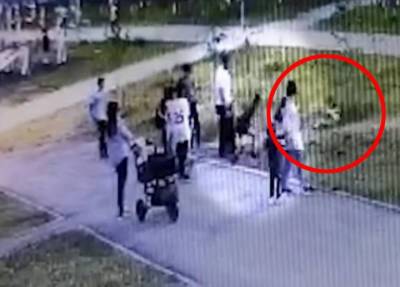Мужчина в Екатеринбурге поднял над головой 8-летнего ребенка и бросил об землю