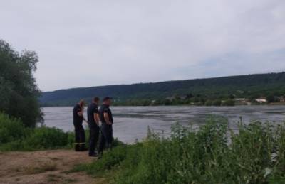 Загадочное исчезновение мужчины всполошило харьковчан: "вещи нашли на берегу"