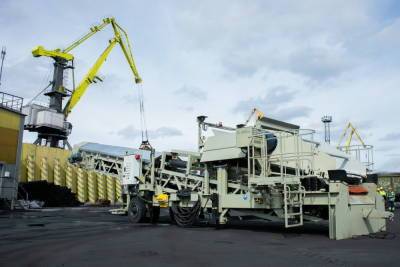 Новая современная установка для работы с навалочными грузами поступила в Мурманский морской торговый порт