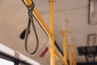 Следователи начали проверку после смерти выпавшей из троллейбуса жительницы Новосибирска