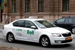 В Киеве компания Bolt снова попала в скандал: таксист избил пассажирку. ВИДЕО