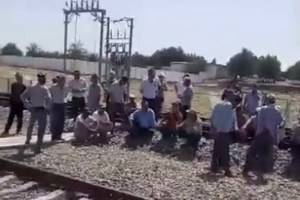 Каршинцы получили арест и штраф за пикет на железной дороге
