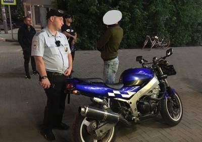 В Рязани полицейские остановили мотоциклиста без прав