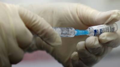 В Москве начались клинические испытания вакцины "Спутник V" для подростков