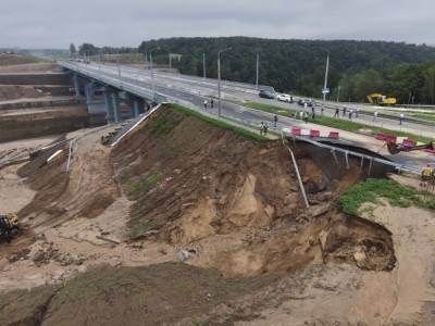 В Гродно из-за ливней обрушилась часть новой дороги