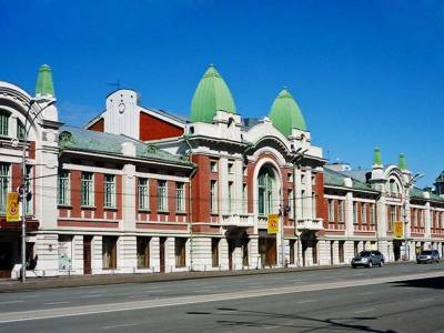 Привившимся от COVID-19 новосибирцам начали презентовать билеты в краеведческий музей