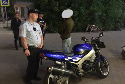 В центре Рязани полицейские остановили мотоциклиста без прав