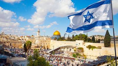 Израиль переживает бурный рост заболеваемости ковидом. Половина новых зараженных привита