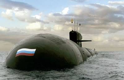 Две российских подводных лодки угрожают британскому авианосцу