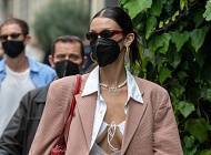 Чистый секс: Белла Хадид в самой модной блузе лета 2021 — с вырезами