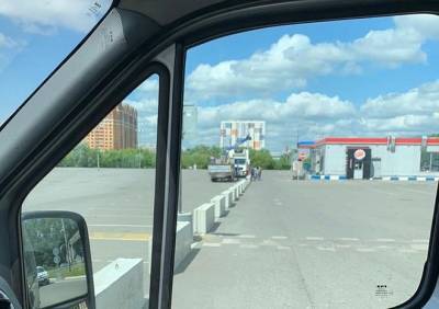 На парковке «Премьера» установили препятствия для дрифтеров - ya62.ru - Рязань