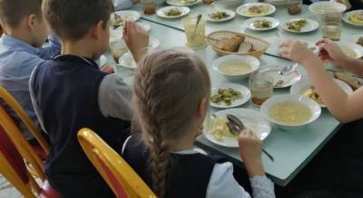 В Чувашии школьников из многодетных и бедных семей начнут кормить бесплатно