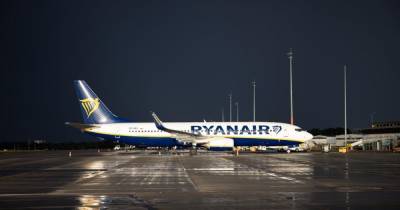 В Польше пилот Ryanair не пустил в самолет более 30 украинцев: МИД отреагировал