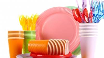 Пластик вне закона: что может прийти на замену привычным бытовым предметам
