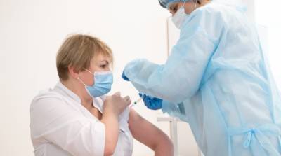 Центры массовой вакцинации от COVID заработали в каждой области Украины