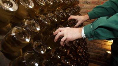 Moet Hennessy подтвердила приостановку поставок шампанского в Россию