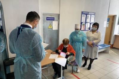 Более 100 вакцинированных жителей края заболели COVID