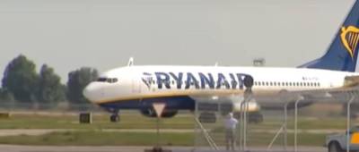 В Польше пилот Ryanair не впустил в самолет десятки украинцев