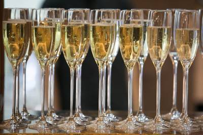 Moet Hennessy временно приостанавливает поставки шампанского в Россию
