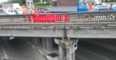 В Киеве посыпался мост у метро &quot;Берестейская&quot; (ФОТО)