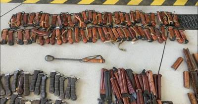 Латвиец пытался вывезти из Украины комплектующие к боевому оружию