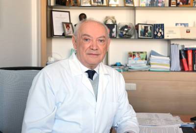 Доктор Румянцев: Вакцинация подростков от COVID-19 начнется не раньше, чем через год