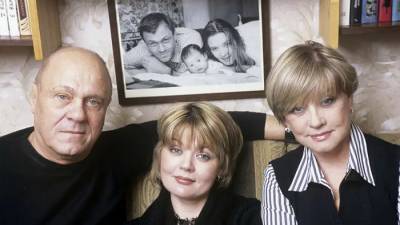 Юлия Меньшова попрощалась со своим покойным отцом цитатой из его фильма “Любовь и голуби”