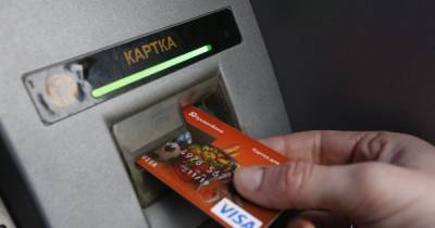 Украинским банкам разрешили автоматически списывать деньги со счетов граждан: кого коснется