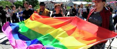 В Тбилиси в офис организаторов отмененного гей-парада бросили бомбу