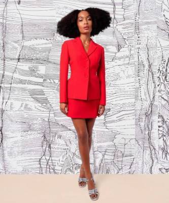Хотите эффектно выглядеть летом в офисе? Носите красное мини! Как Яра Шахиди на показе Dior Haute Couture - skuke.net