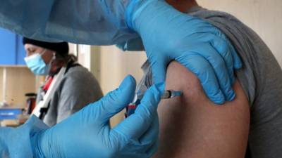 В Минпромторге поддержали обязательную вакцинацию в промышленности