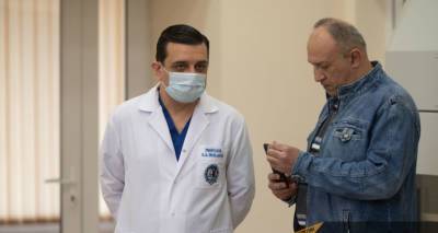 Скандал вышел на новый уровень - микрохирург и ректор Медуниверситета спорят в соцсетях - ru.armeniasputnik.am - Армения