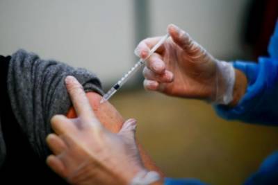 ОАЭ вышли на первое место в мире по темпам вакцинации от коронавируса