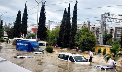 В Сочи жителей и туристов попросили подготовиться к возможной эвакуации из-за наводнения
