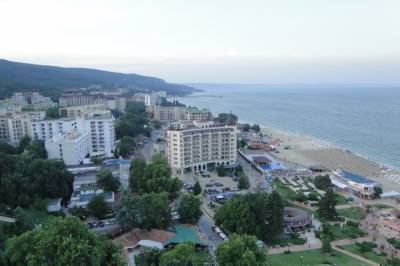 Болгария будет принимать российских туристов при наличии ПЦР-теста
