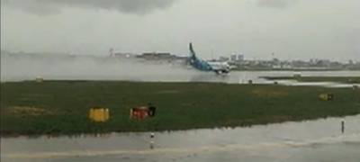 В Сочи самолет взлетел с затопленной полосы аэропорта