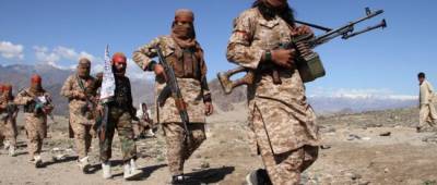 Афганские войска бегут в Таджикистан после столкновений с талибами