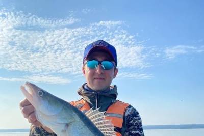 Прорыв коллектора не распугал рыбу: крупного судака поймал новосибирский рыбак в Обском море