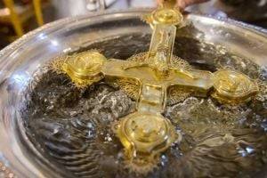 Можно ли отдавать другим людям святую воду