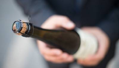 Moet Hennessy согласилась поставлять в Россию «игристые вина» вместо «шампанского»
