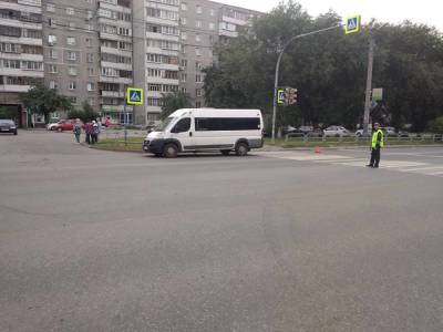 В Челябинске маршрутка сбила девушку на пешеходном переходе