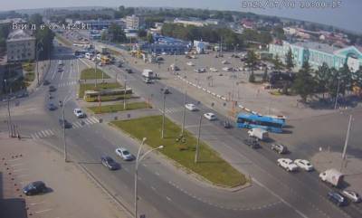 Момент ДТП с новым автобусом и маршруткой в Кемерове попал на видео