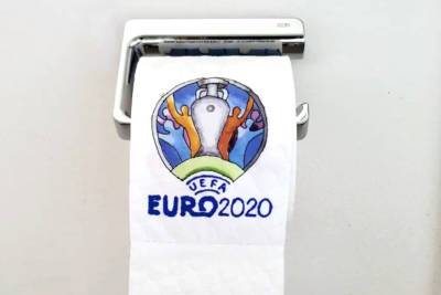 Забавное творчество: Немецкий художник изобразил ключевые события Евро-2020 на туалетной бумаге (видео)