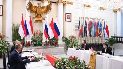 Лавров обсудил с главой МИД Индонезии визит Путина в Джакарту
