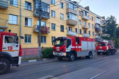 6 человек эвакуировали с горящего в Туле дома вечером 5 июля
