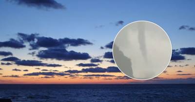 В Черном море в 300 м от берега пронесся торнадо - видео