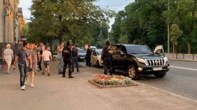 В Харькове вооруженные полицейские задержали координатора движения ОПЗЖ