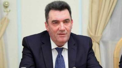 Никто не проголосовал против, – Данилов о санкциях против Фукса и Фирташа